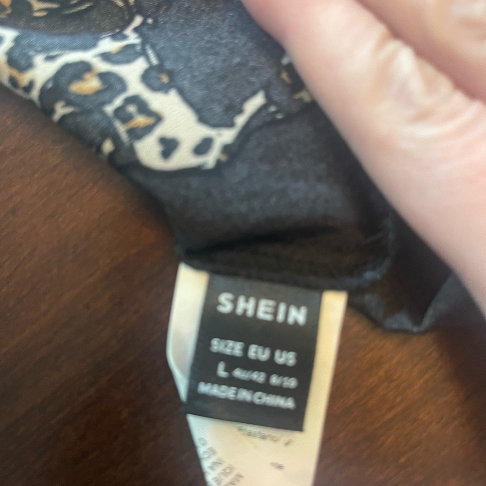 Skull blouse - Picture 5 of 5